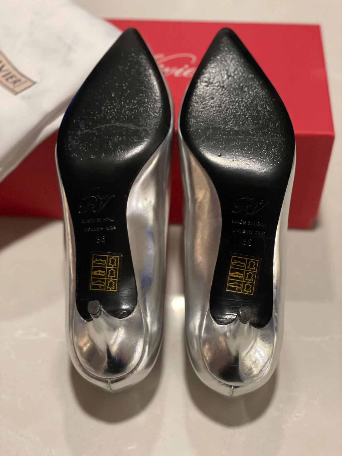 Roger Vivier Flower Strass Buckle Silver Embellished Kitten Heels