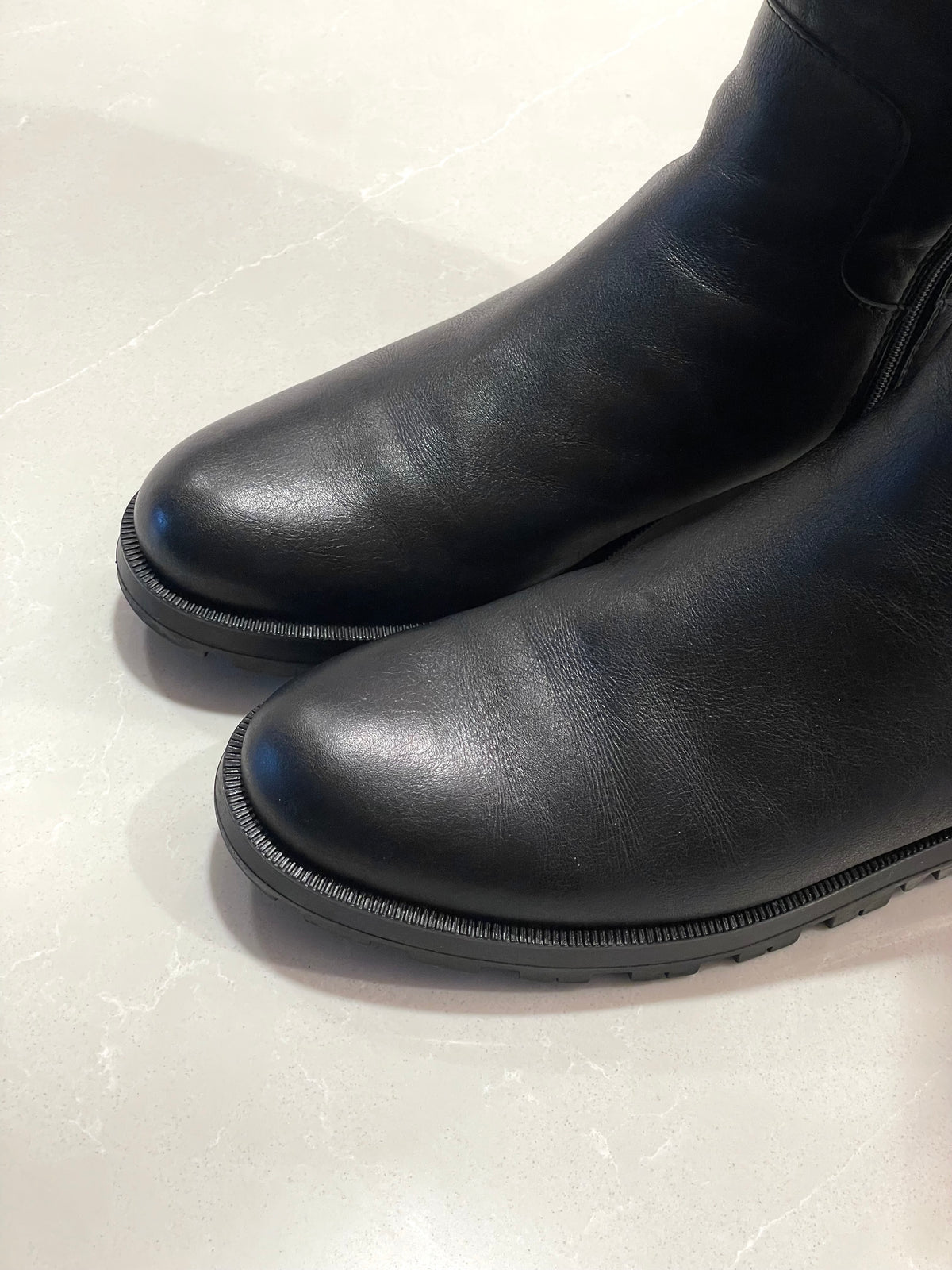 Gucci Black Leather High Boots with Signature Brand’s Ribbon