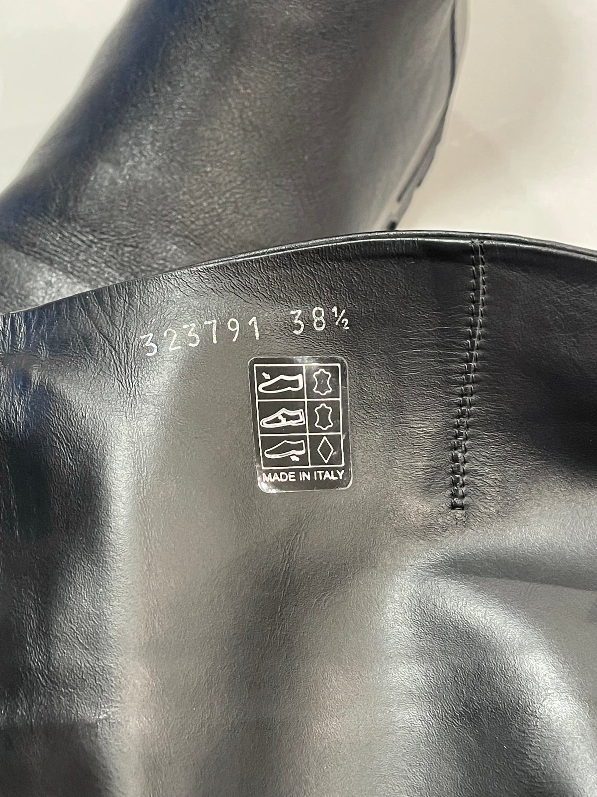 Gucci Black Leather High Boots with Signature Brand’s Ribbon