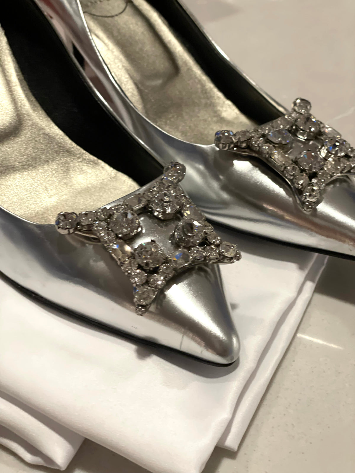 Roger Vivier Flower Strass Buckle Silver Embellished Kitten Heels