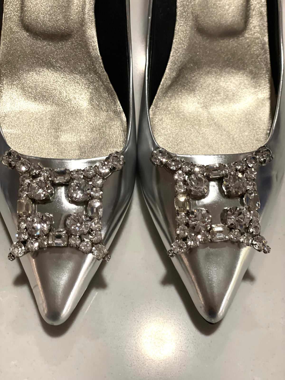 Roger Vivier Flower Strass Buckle Silver Embellished Kitten Heels